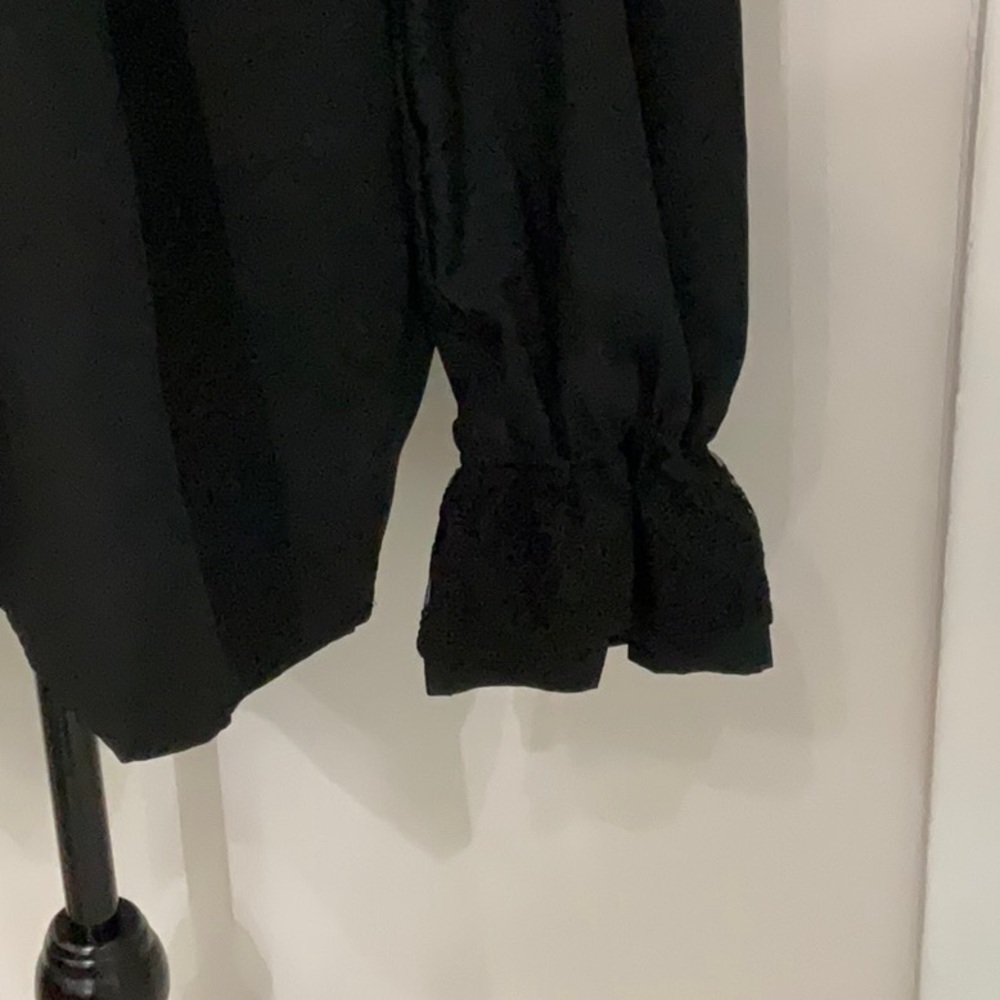 Chic Black Ruffled Blouse - Picture 3 of 6